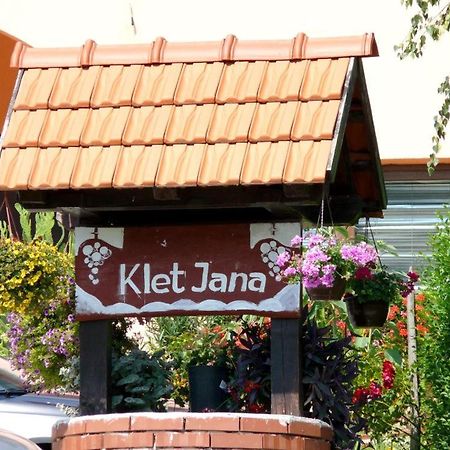 Klet Jana Bed & Breakfast ยาสเตรบาร์สโก ภายนอก รูปภาพ
