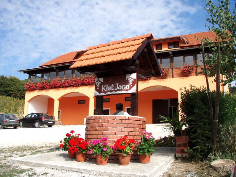 Klet Jana Bed & Breakfast ยาสเตรบาร์สโก ภายนอก รูปภาพ