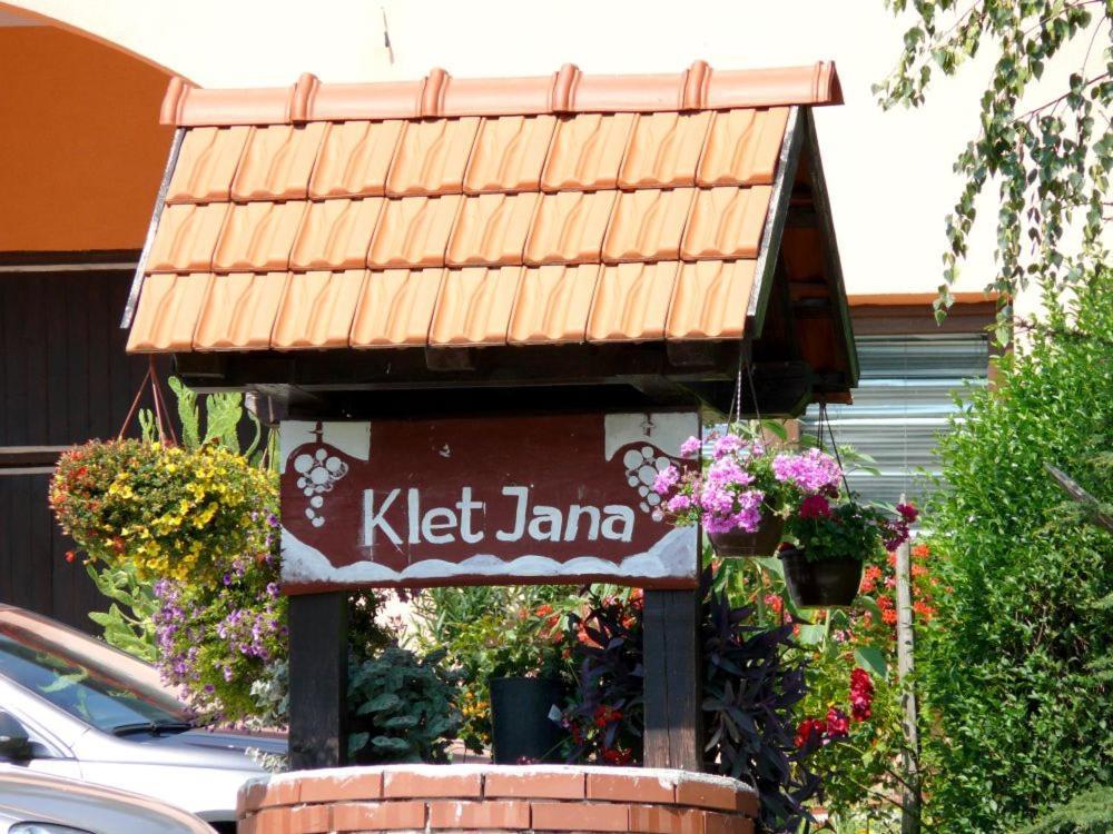 Klet Jana Bed & Breakfast ยาสเตรบาร์สโก ภายนอก รูปภาพ